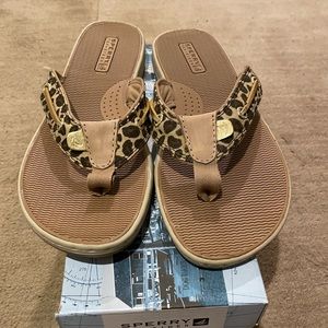 New Sperry flip flops